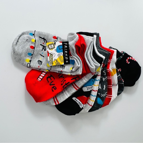 FRIENDS Accessories - ☕️F*R*I*E*N*D*S☕️ 10 Pair No Show Socks Christmas/Stripes Shoe Size 4-10 NWT